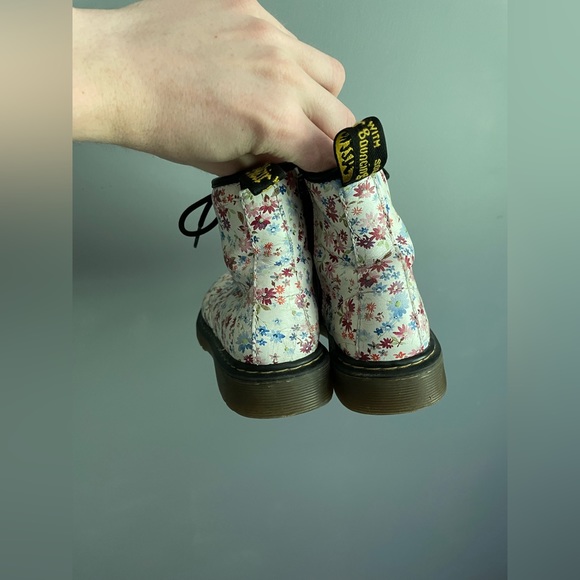 Dr. Martens Delaney Boots Kids Size 3 - Picture 2 of 6